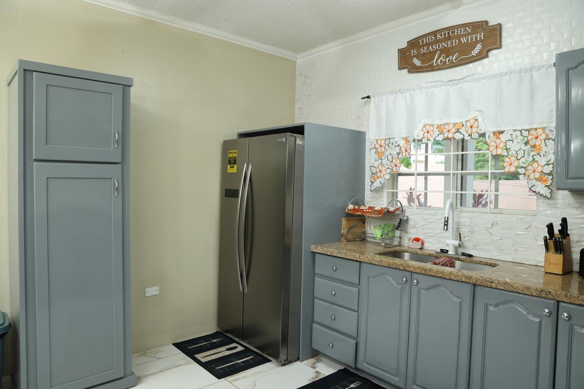 Spacious Luxury 3 Bed Rooms In Kingston Bagian luar foto