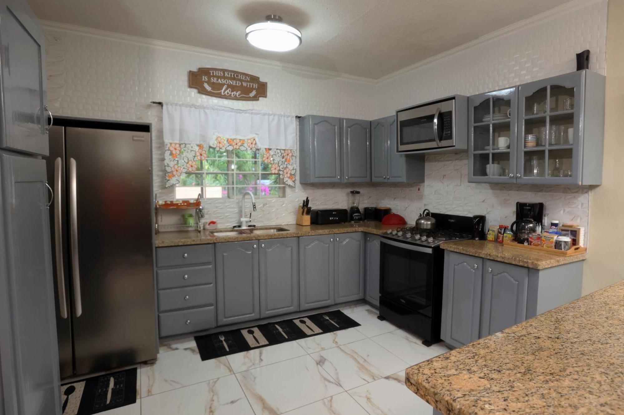 Spacious Luxury 3 Bed Rooms In Kingston Bagian luar foto